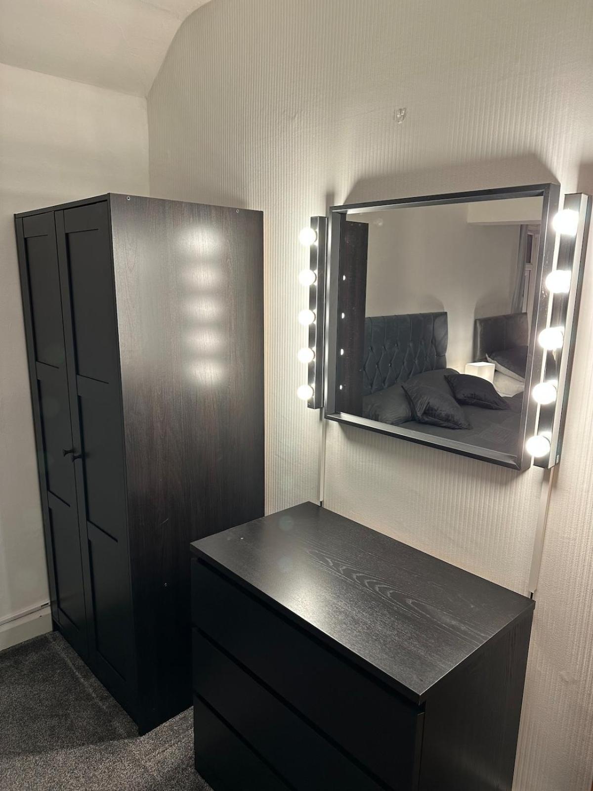 Luxury Detached Near Bhx, Jlr, Nec Holiday home Birmingham